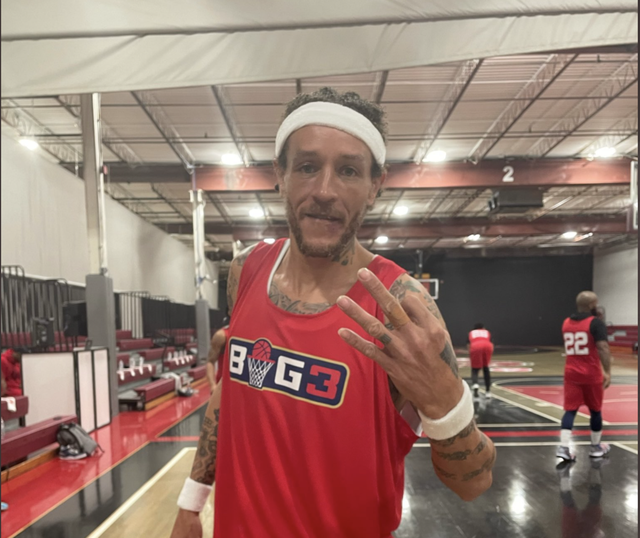 德隆蒂-韦斯特：“友妈门”男主角，被网暴到退役的天才后卫